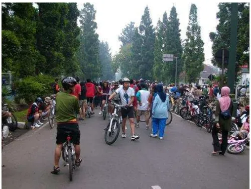 Gambar 2. Suasana kegiatan Car Free Day Bandung 