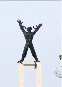 Gambar 5: Patung Pembebasan Irian Barat  (sumber data pribadi) 