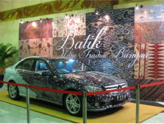 Gambar : Mercedes bermotif batik  karya desainer Carmanita  Sumber: http://jakartaevent.files.wordpress.com 