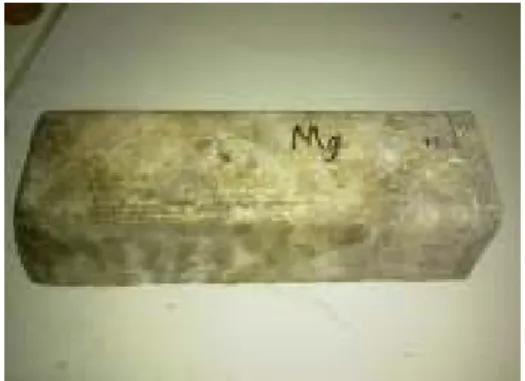 Gambar  6.  Magnesium  dalam  bentuk  batangan 