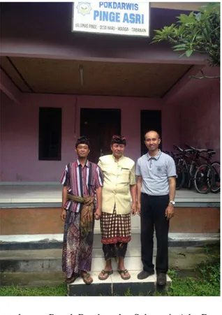 Gambar 2.  Pertemuan dengan Bapak Bendesa dan Sekretaris Adat Desa Pinge Kecamatan Marga  Kabupaten Tabanan 