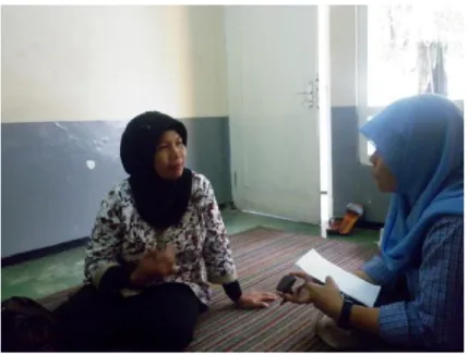 Foto 6. Wawancara peneliti dengan salah satu informan Dok. Pribadi peneliti (05/01/2014)