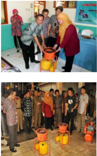 Gambar  10.  Sosialisasi  dan  serah  terima  kompor  Tekan  Multifuel  di  Kota  Bekasi    Selasa,21  Februari  2012  