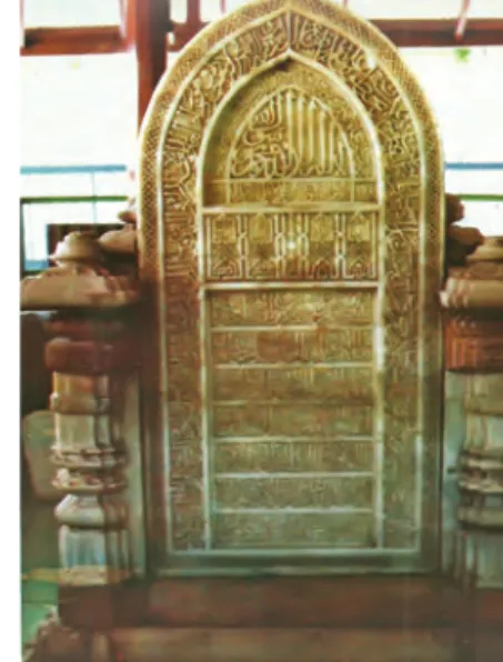 Gambar 3.5 Batu Nisan Makam  Maulana Malik Ibrahim (w. 822 H/1419  H) di Gresik, Jawa Timur