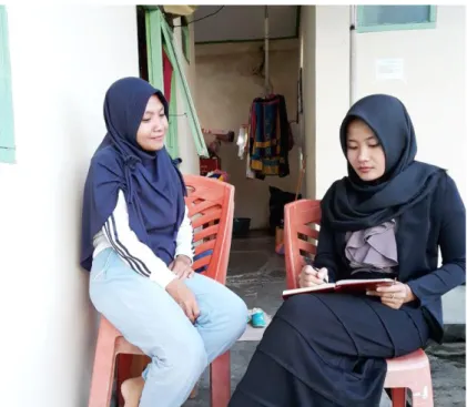 Foto 5. Wawancara dengan Ibu Lia   Selaku Anggota BMT Arsyada 