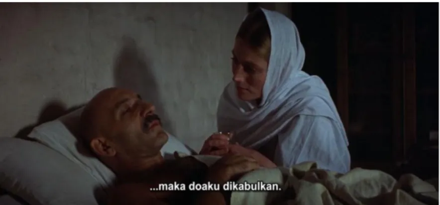 Gambar 3.3 Mahatma Gandhi berbaring ditemani Mirabehn. 