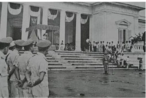 Gambar 1 Pembacaan Dekrit 5 Juli 1959 oleh Soekarno 