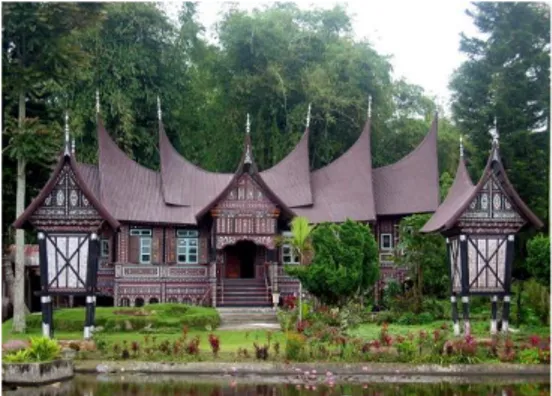 Gambar 4. Alat musik gamelan dari Jawa       Gambar 5. Rumah gadang, Rumah adat                                                                                        dari Sumatera Barat