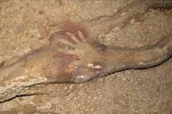 Gambar 2. Lukisan cap tangan di gua Jing Maros   Sumber : BK Borobudur