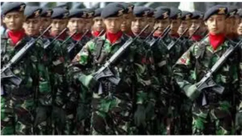 Gambar 1.2 Apakah TNI  merupakan  warga  negara Indonesia? Apa bedanya  dengan warga lain? Sumber : esq.news.com 