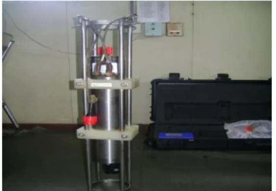 Gambar 1. Alat CTD (Conductivity, Temperature, Depth)  Pengolahan data hasil survey lapangan ini  menggu-nakan  bahasa  pemograman  Matlab  dengan   bebe-rapa  tahapan,  yaitu  perhitungan  dari  persamaan  empiris,  proses  Polyfit,  proses  Ray  Tracing 