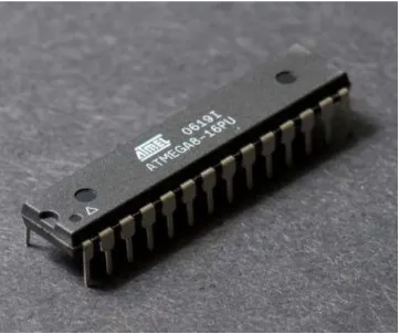 Gambar 3. Mikrokontroler AVR ATMega 8 DIP 28pin 