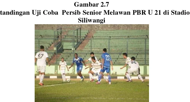 Gambar 2.7 Pertandingan Uji Coba  Persib Senior Melawan PBR U 21 di Stadion 