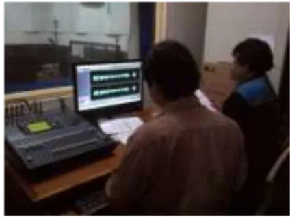 Gambar  3.  Ruang  kontrol  studio  rekaman  yang  digunakan  untuk  produksi program 