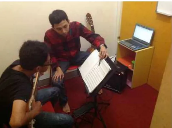 Gambar 7 KaryawanBagianAdministrasi Starmoon Music School(Sumber: M. Nurul Akbar 24 Januari 2015) 