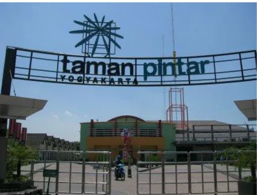 Gambar 2. Gerbang depan Taman Pintar Yogyakarta 