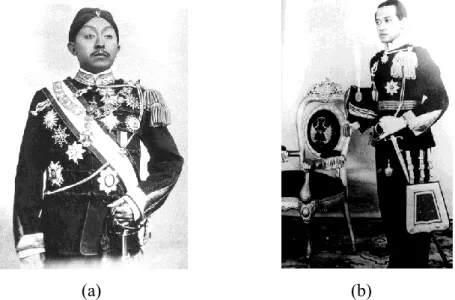 Gambar 5  (a)  Pakaian  kemiliteran  Pakubuwana  X;  (b)  Pakaian  kemeliteran  Sultan Hamengkubuana IX