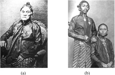 Gambar 6  (a) Pakaian sehari-hari Paku Buwono VIII; (b) Pakaian sehari-hari  Paku Buwono IX