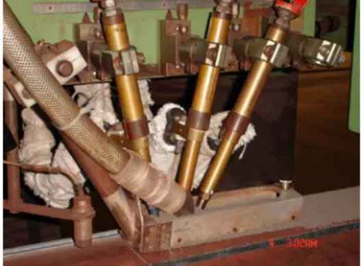 Gambar  1.  Mesin  las  busur  rendam atau submerged arc  welding (SAW) yang dipergunakan pada proses pembuatan  pipa 