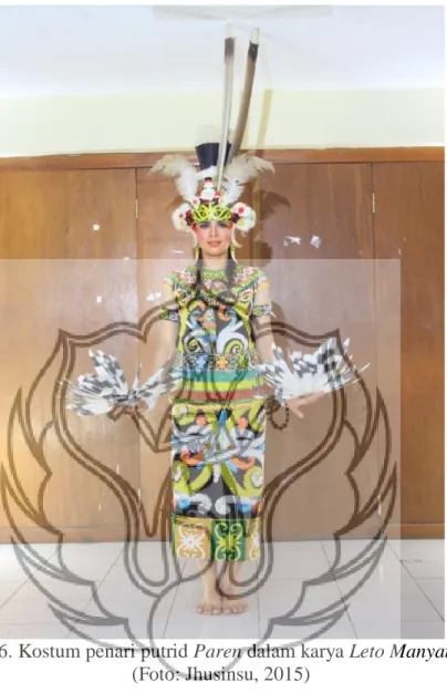 Gambar 16. Kostum penari putrid Paren dalam karya Leto Manyam Kalong  (Foto: Jhusinsu, 2015) 