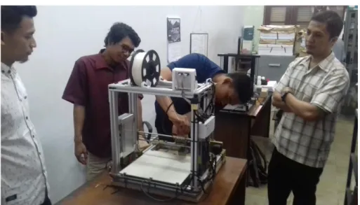 Gambar 7. Suasana Pelatihan Mesin Penggunaan 3D Printer 