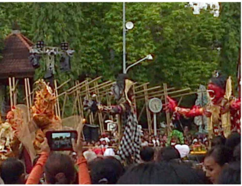 Foto 4. Penampilan ogoh-ogoh pada pawai pembukaan Denpasar Festival tahun 2014.