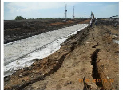 Gambar 2. Longsoran tanah pada slope canal 1 Mei 2013 5.2 Tiang Pancang Rusak Akibat Longsor
