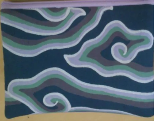 Gambar 4.1 Gambar motif batik mega mendung (kiri)  Gambar 4.2 Variasi dan gradasi pada  motif batik mega mendung (kanan)