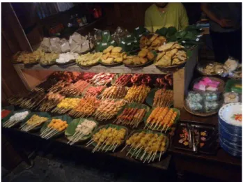 Gambar 17. Aneka Hidangan Istimewa Kampung di Cangkir Blirik  Sumber: Dian Rizkita, 2016 