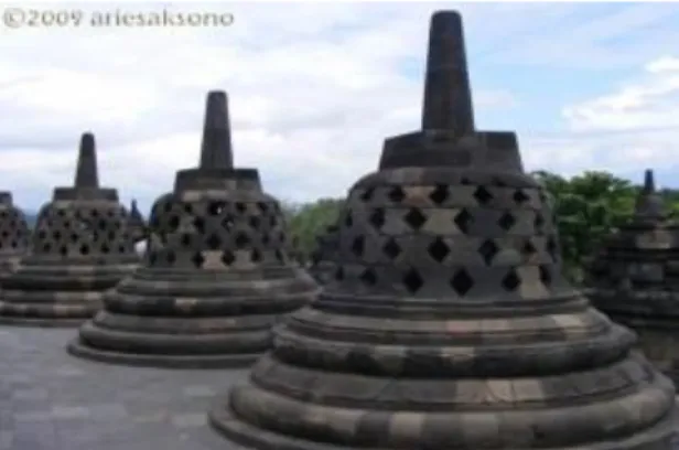 Gambar 1.2. Stupa Candi Borobudur ©2009 arie saksono 