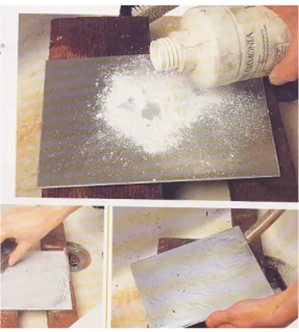 Gambar 14.  Proses pebersihan lemak dengan  cara menggosokkan campuran bubuk pemutih  dengan larutan ammonia