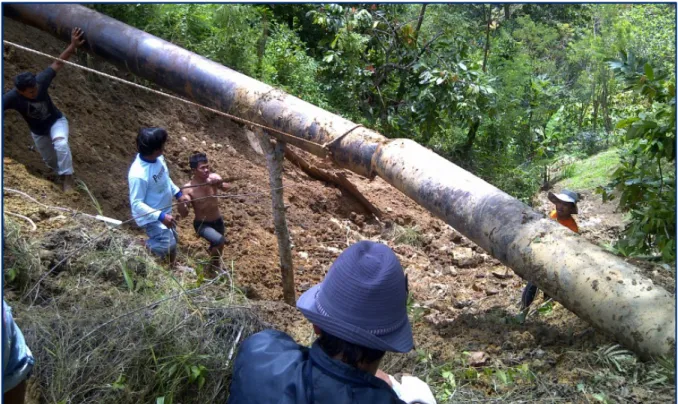 Gambar 5: Longsor di Kecamatan Baraka, Kabupaten Enrekang yang menyebabkan terputusnya jaringan pipa PDAM