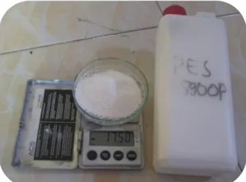 Gambar 3. 2. Polyether sulfone (PES) dan Timbangan Digital 