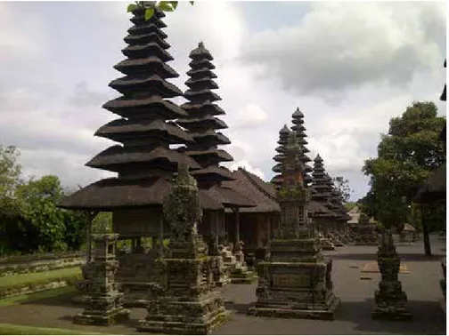 Foto 1. Meru bertumpang sebagai salah satu keunikan arsitektur Pura Taman Ayun.