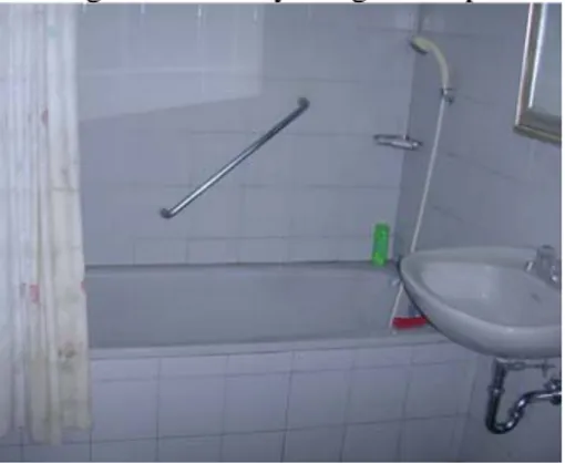 Gambar 16. Shower pada bak mandi 