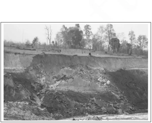 Gambar 2. Longsor di tambang batubara 