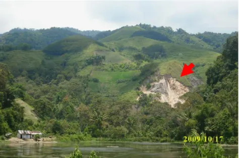 Gambar 1. Kondisi topografi daerah penelitian dengan singkapan endapan dolomit (*)  Lokasi Ds.Susuk Kec.Tiganderket  