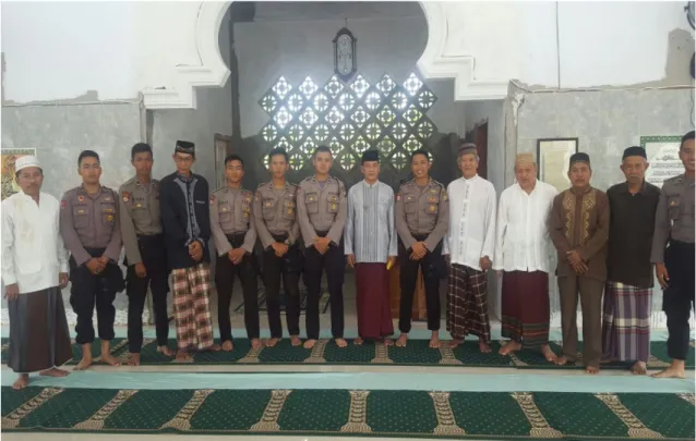 Foto 5. Anggota Patroli Quick Wins menyambangi masjid kota bengkulu