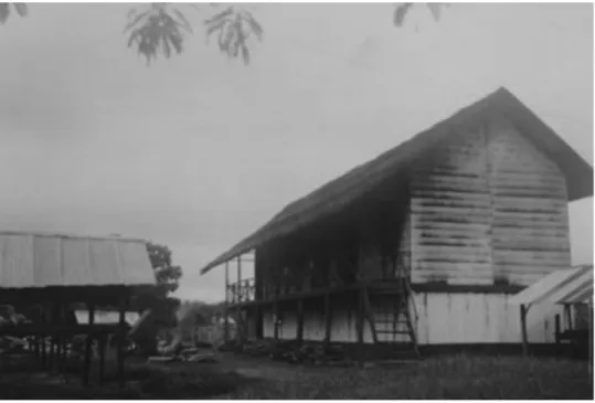 Gambar 6. Pabrik pengasapan karet di Area Perkebunan Tebenan di Onderafdeeling Banjoeasin en Koeboestrekken, 1935