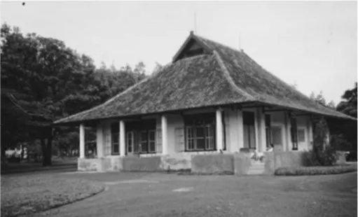 Gambar 9. Rumah dinas administrator perkebunan Tebenan di Onderafdeeling Banjoeasin en Koeboestrekken, 1938