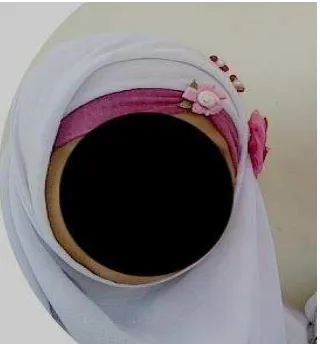 Gambar 7. IA memakai jilbab saat di sekolah 