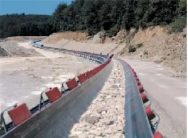Gambar 4. Conveying limestone materials on curved belt conveyor 