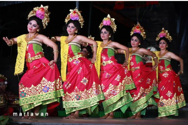 FOTO  TARI PUSPANJALI 