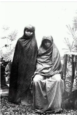 Gambar 2. Ada beberapa sumber menunjukkan bahawa wanita di dalam masyarakat Melayu telah sekian  lama menutup aurat