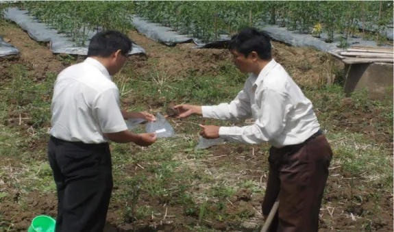 Gambar 2.2.  Foto Pengambilan sampel tanah sawah di Kecamatan Nanggulan 