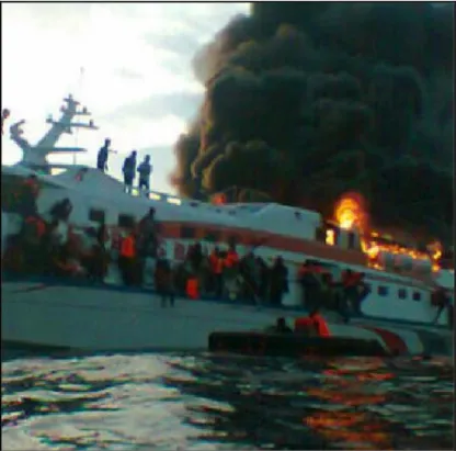 Gambar I-6: Kondisi kapal saat kebakaran mulai membesar 