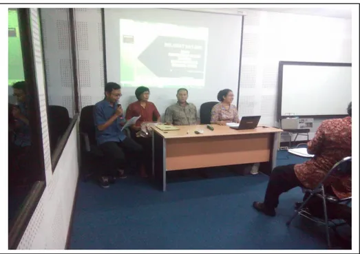 Gambar 1. Pembukaan P2M diwakili oleh Ketua Jurusan Pendidikan IPA  Dr. Ni Made Pujani, M.Si