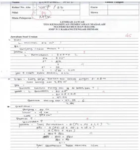 Gambar 2 merupakan contoh hasil pe- pe-kerjaan siswa pada tes kemampuan  pemeca-han masalah materi kubus dan balok