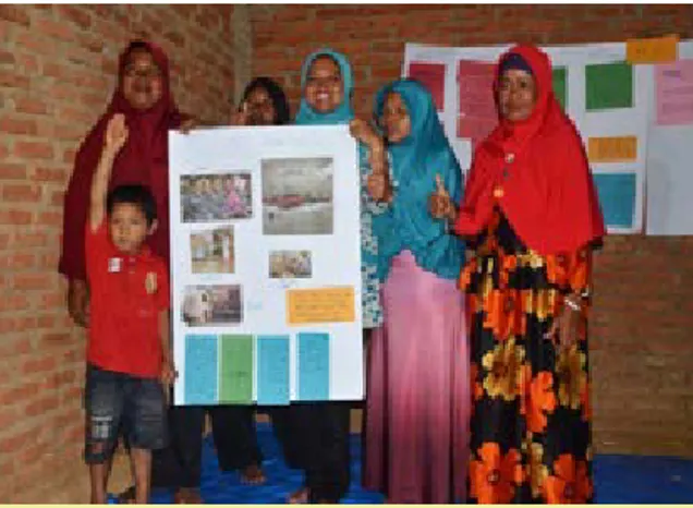 Foto bersama beberapa perempuan anggota  kelompok tani organik. Foto oleh: World  Agroforestry Centre (ICRAF)