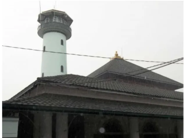 Gambar 9. Foto menara Masjid  Sunan Ampel tahun 2012. Sumber: 